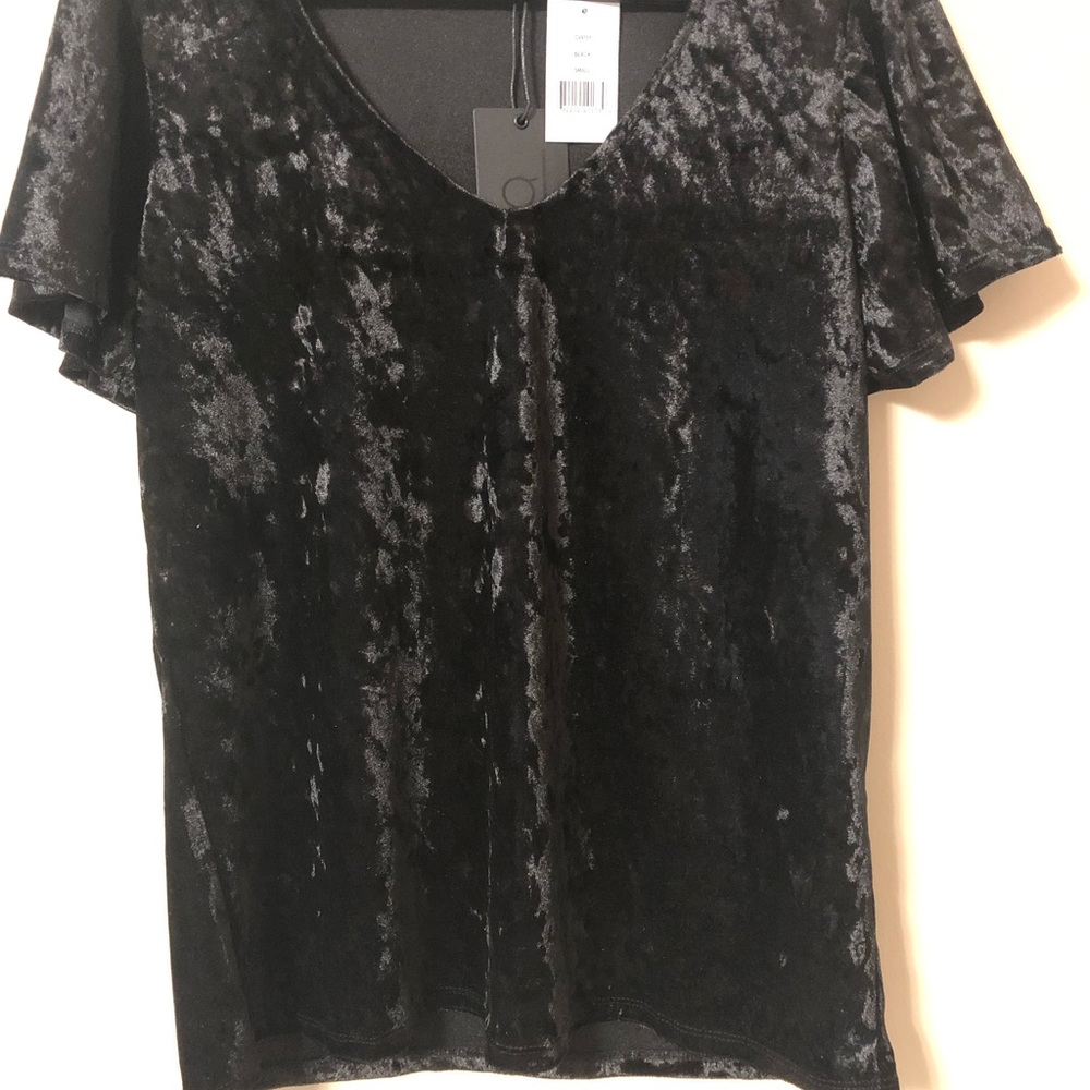 Gibsonlook Crushed Velvet Flutter Sleeve Top